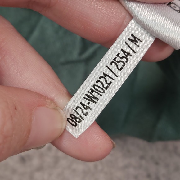 Life is Good Happy Howlidays LS Top Womens M Graphic Christmas Festive Holiday - Picture 7 of 13